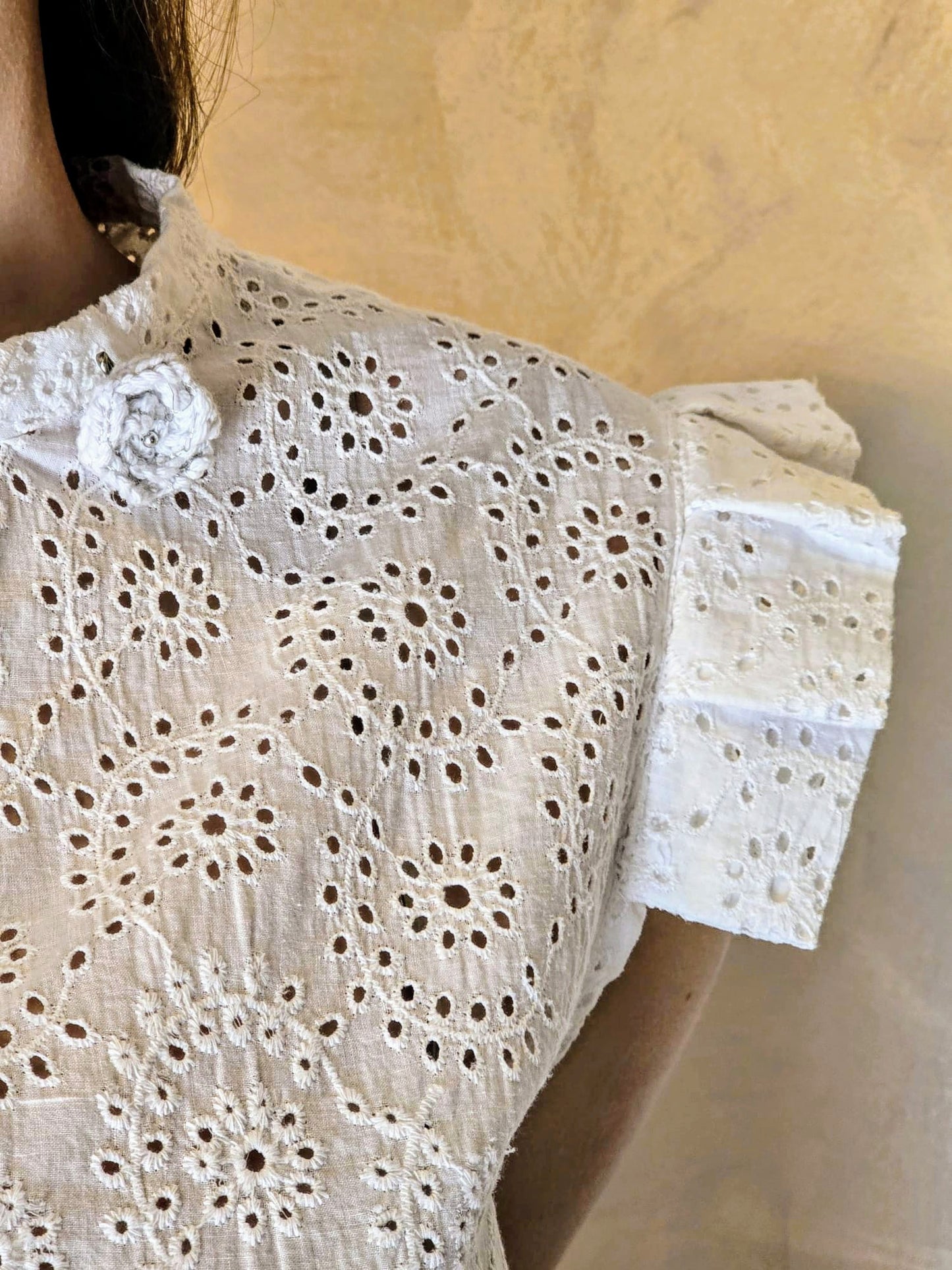 Blusa Goccia in sangallo bianco