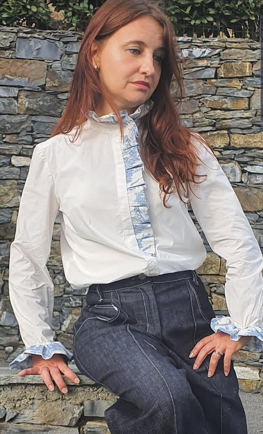 Camicia bianca con ruches in toile de jouy modello Pierrot