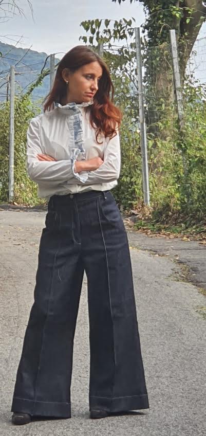 Jeans blu scuro a palazzo