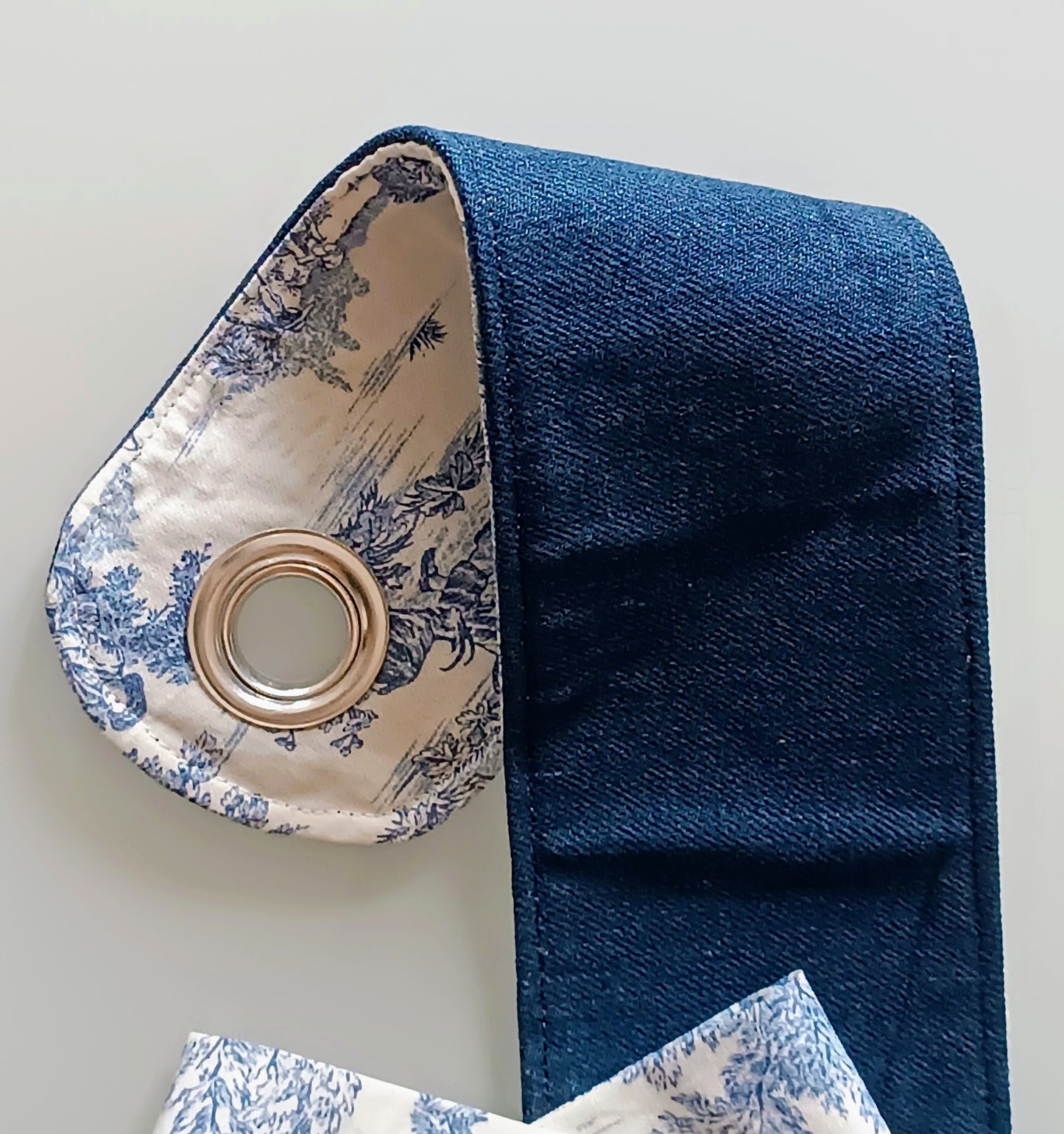 Cintura Liberty in toile de Jouy e jeans - dettaglio anello 