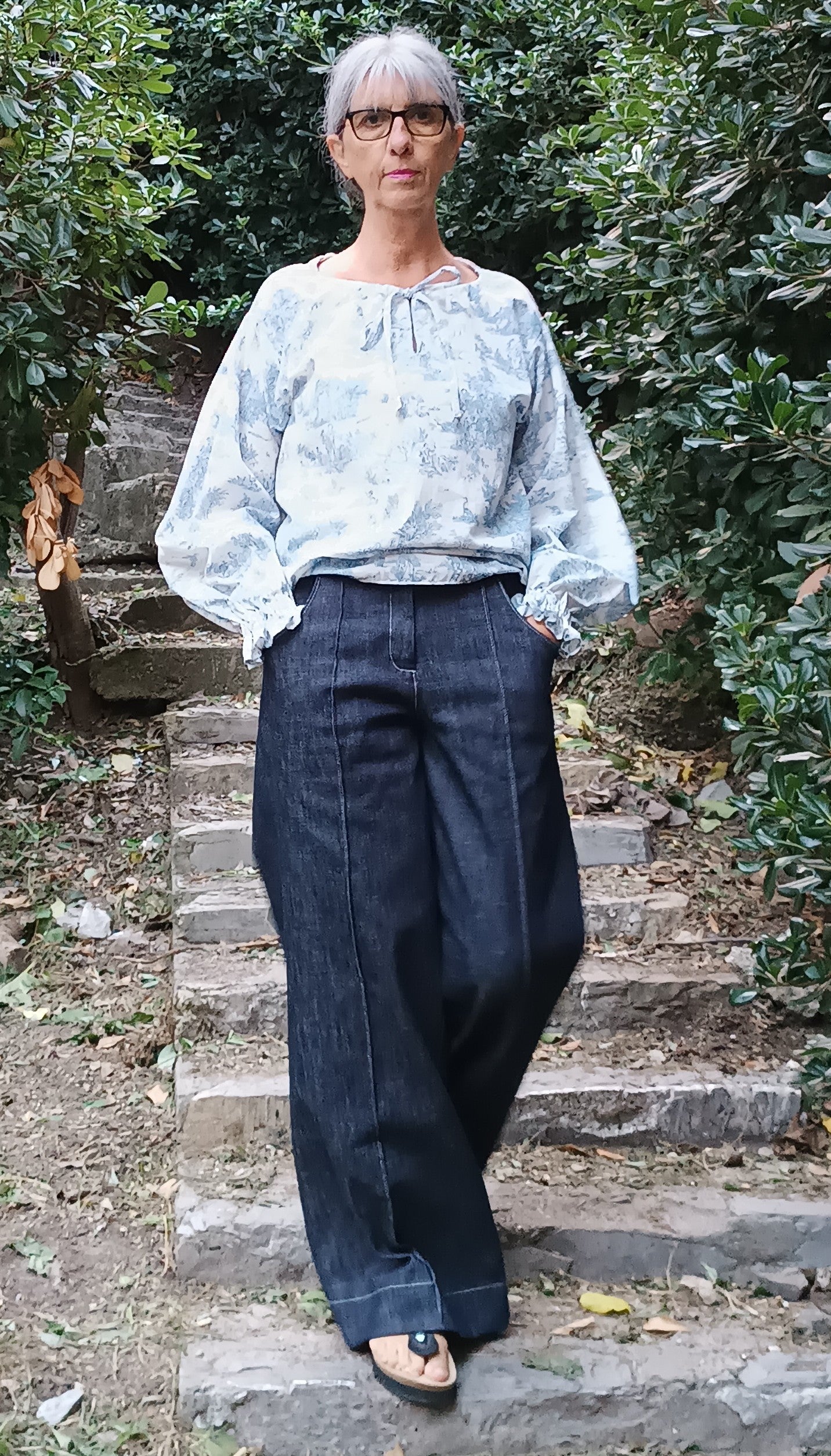 Jeans blu scuro a palazzo