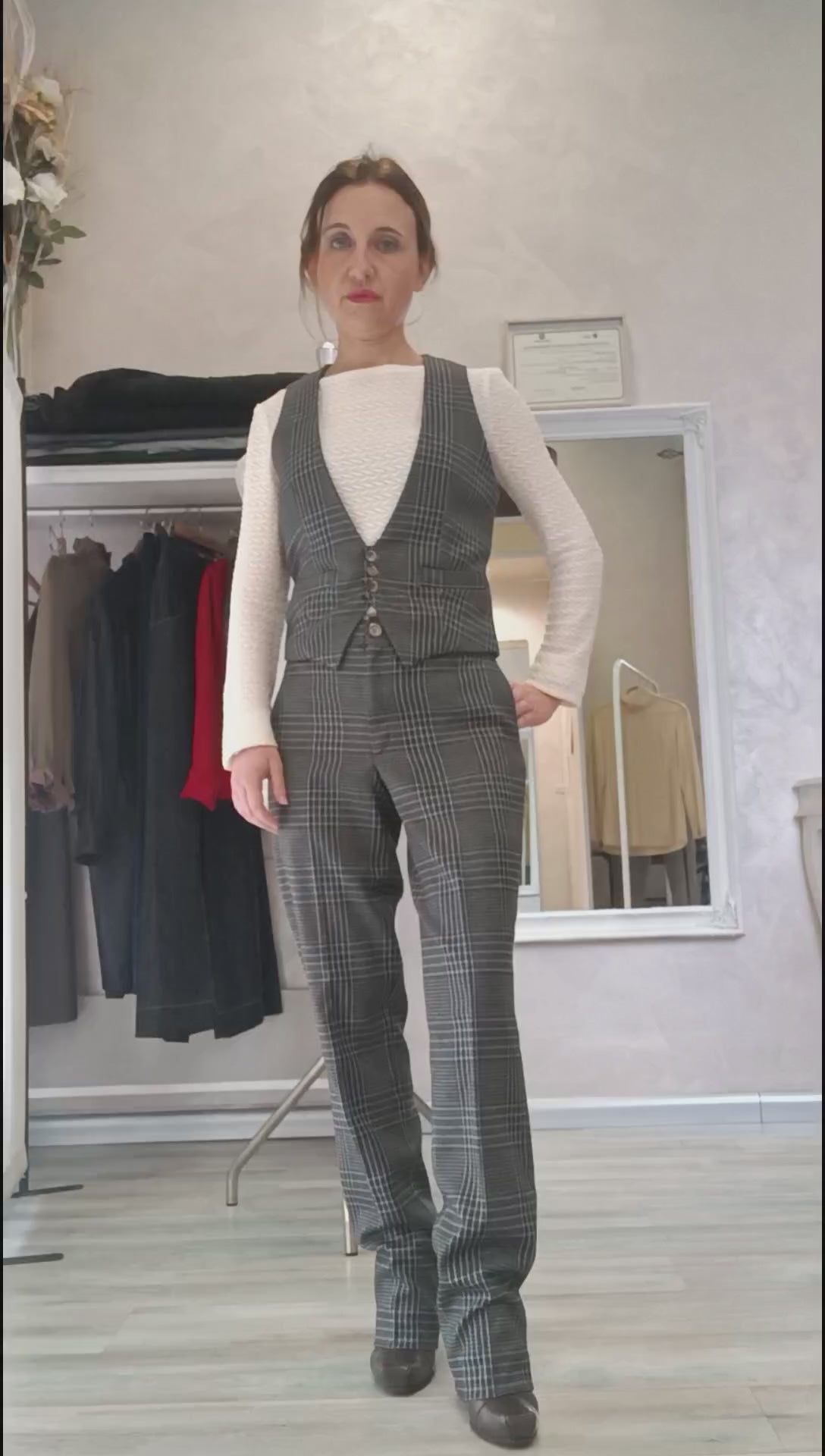 Video pantalone Ginevra portato con tacchi in versione più elegante