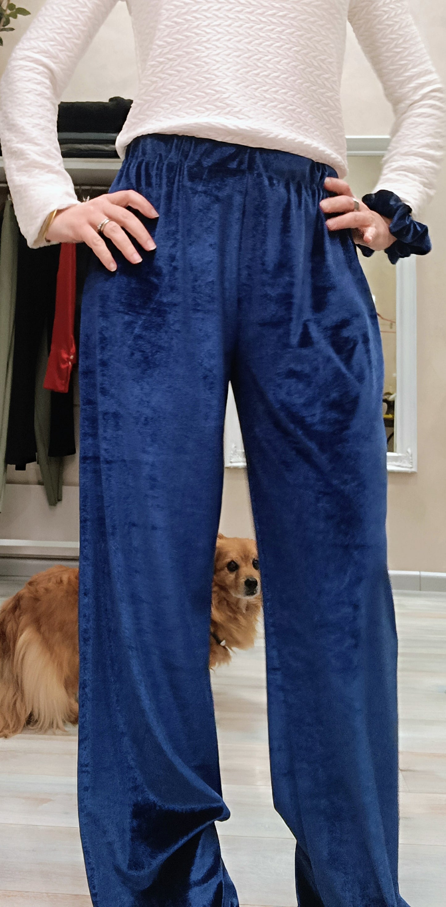 Pantalone dalla linea morbida modello Bianca realizzato in velluto colore ciclamino o bluette