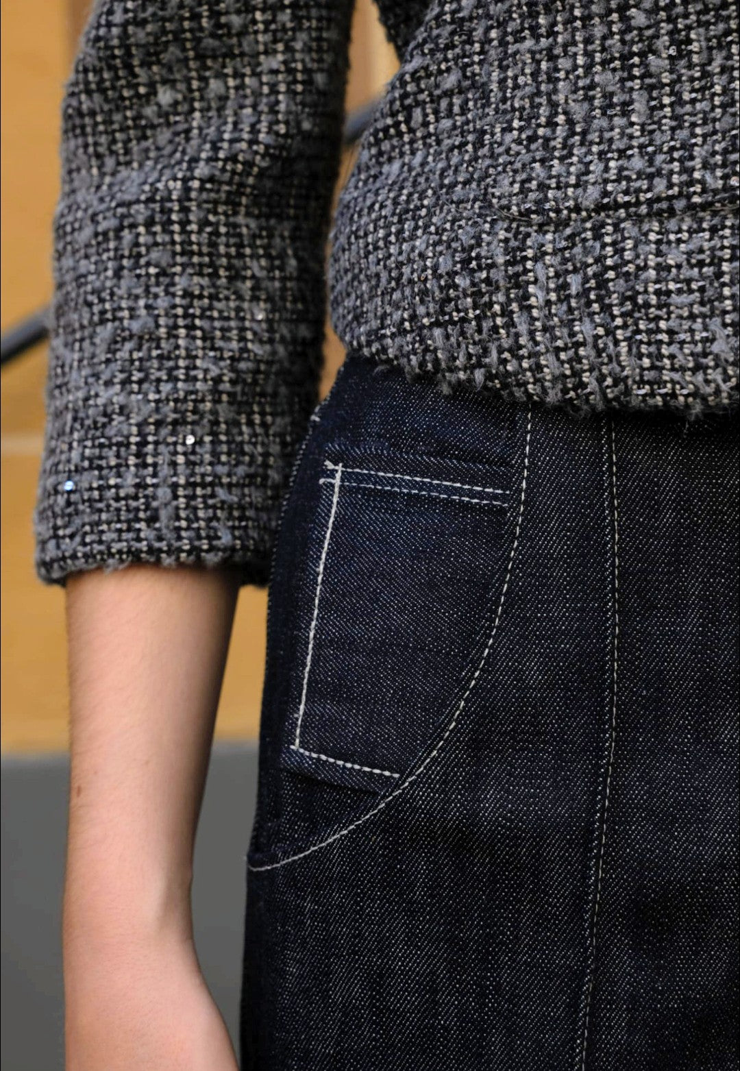 Pantalone Palazzo in Denim Rétro-Chic con Impunture Sartoriali