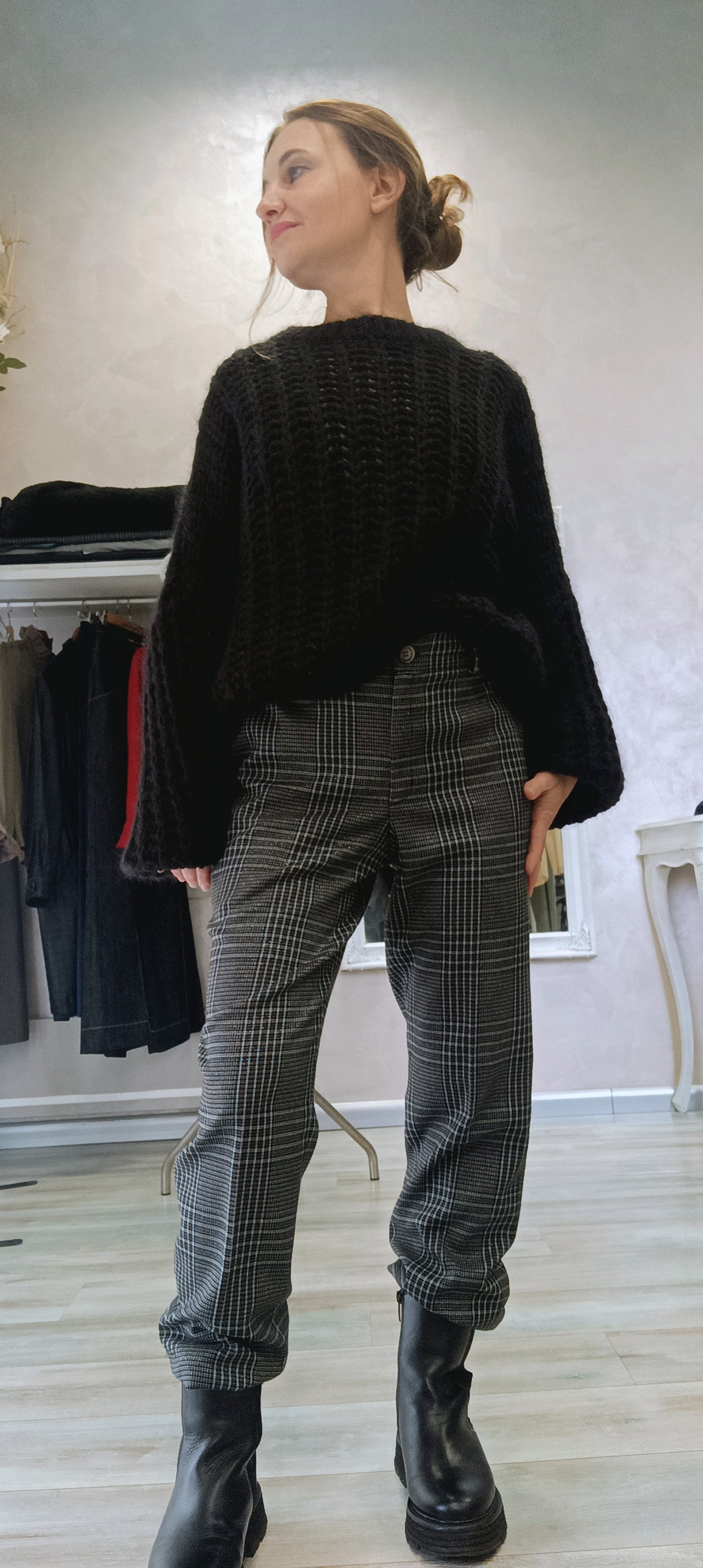 Chiusura frontale nascosta e tasche laterali del pantalone Ginevra