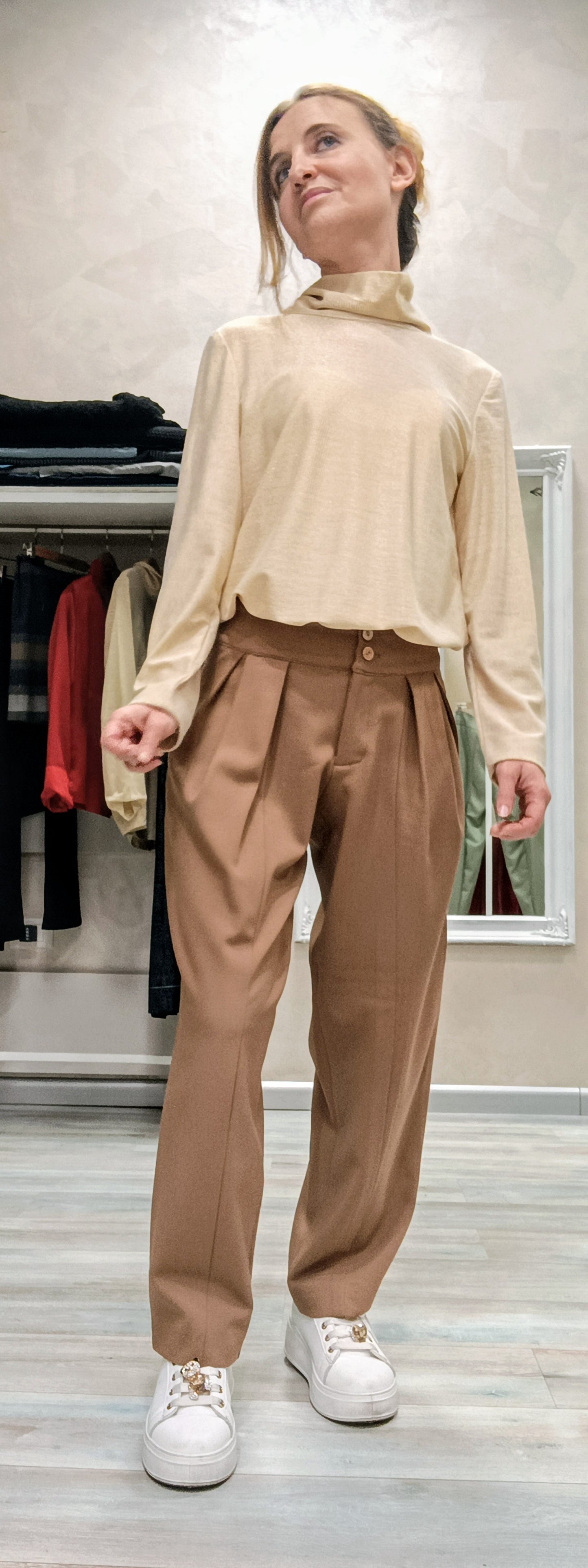 Pantalone Street in flanella di lana - dettaglio figura intera