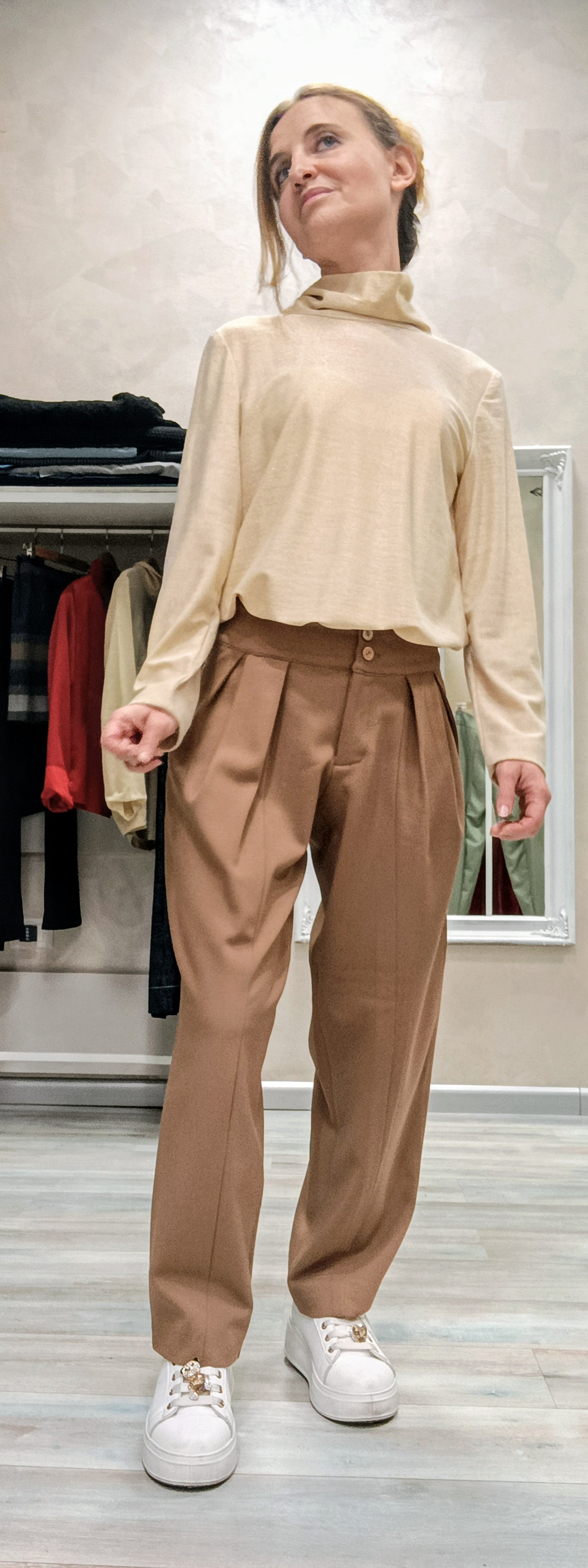 Pantalone Street in flanella di lana - dettaglio figura intera