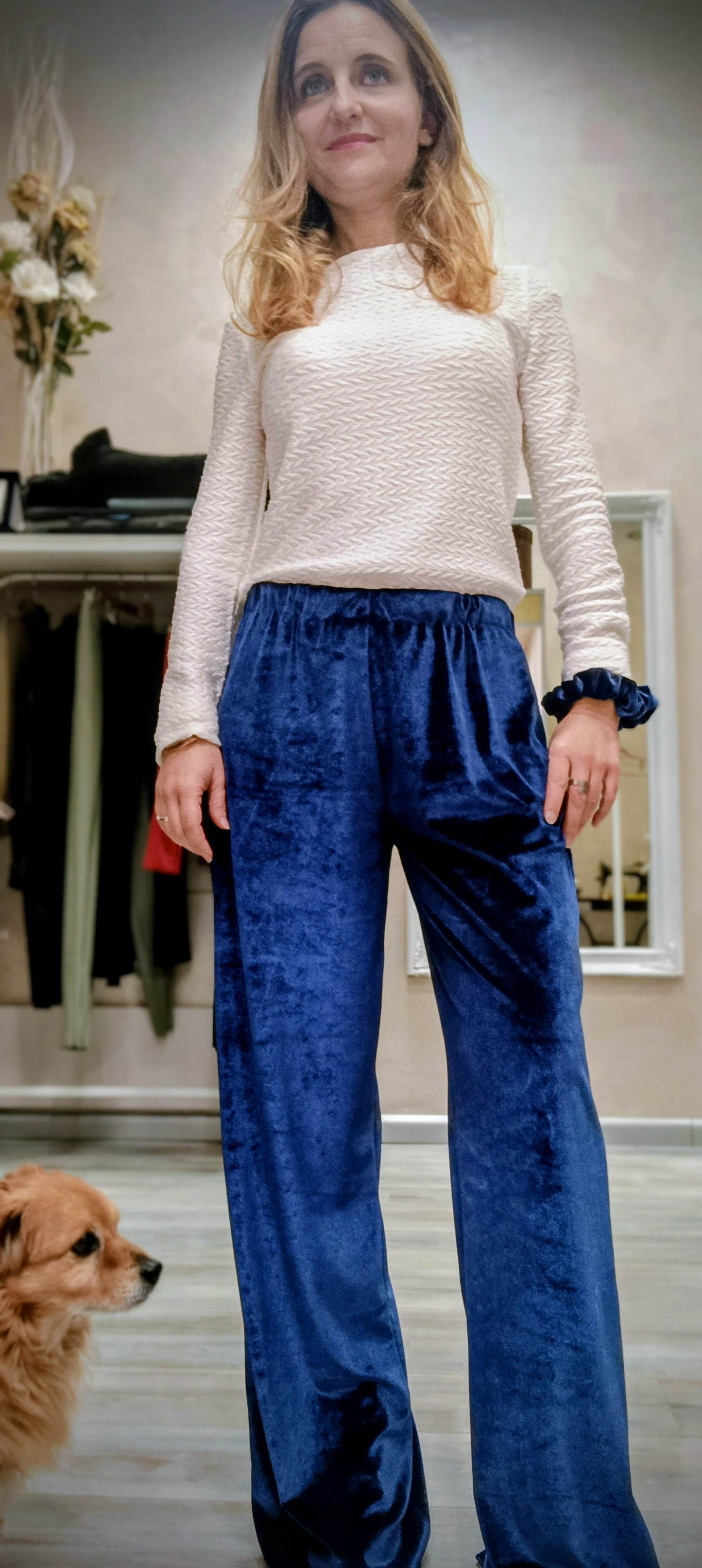 Pantalone dalla linea morbida modello Bianca realizzato in velluto colore ciclamino o bluette