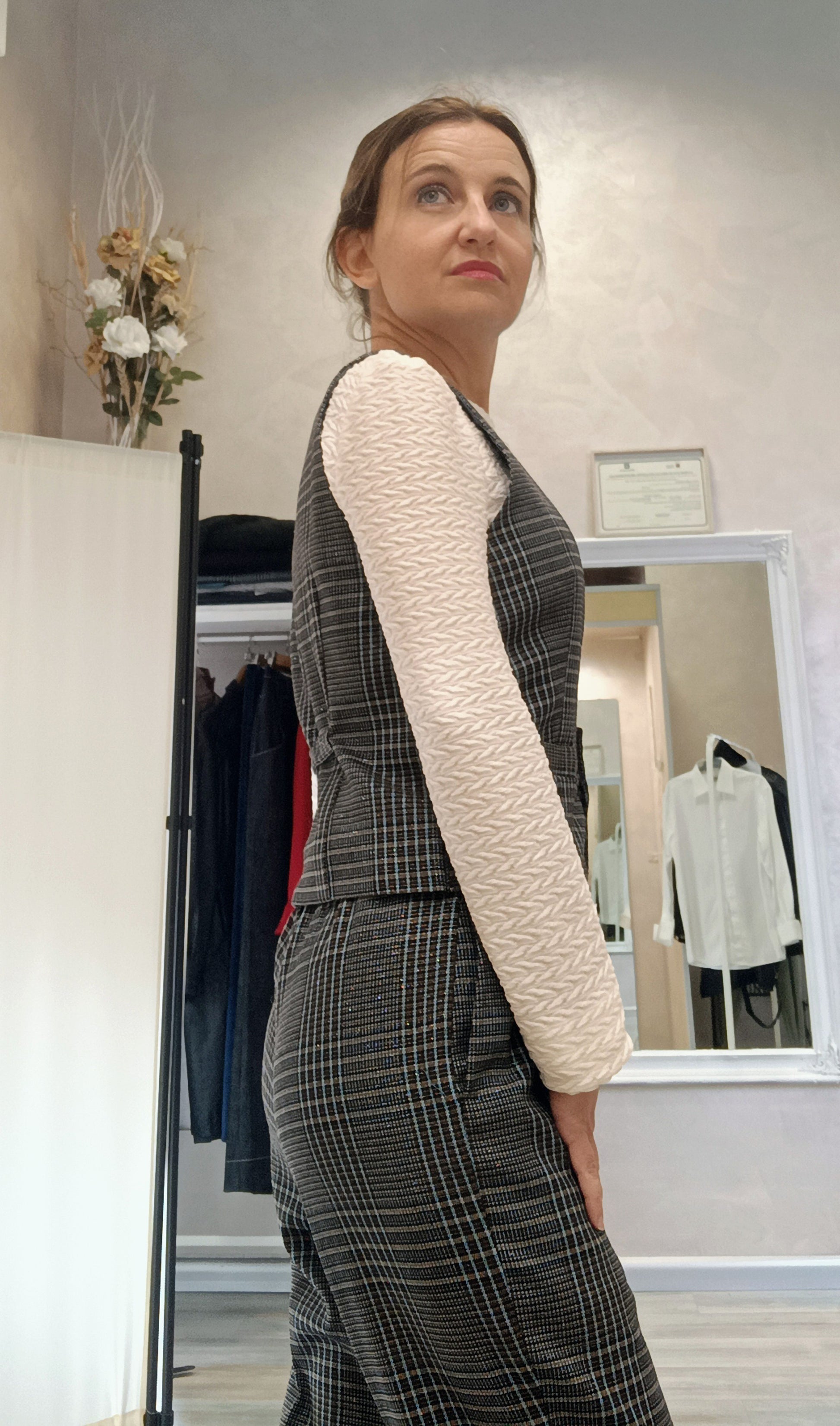 Gilet a quadri con lurex, dettaglio nastri regolabili in vita