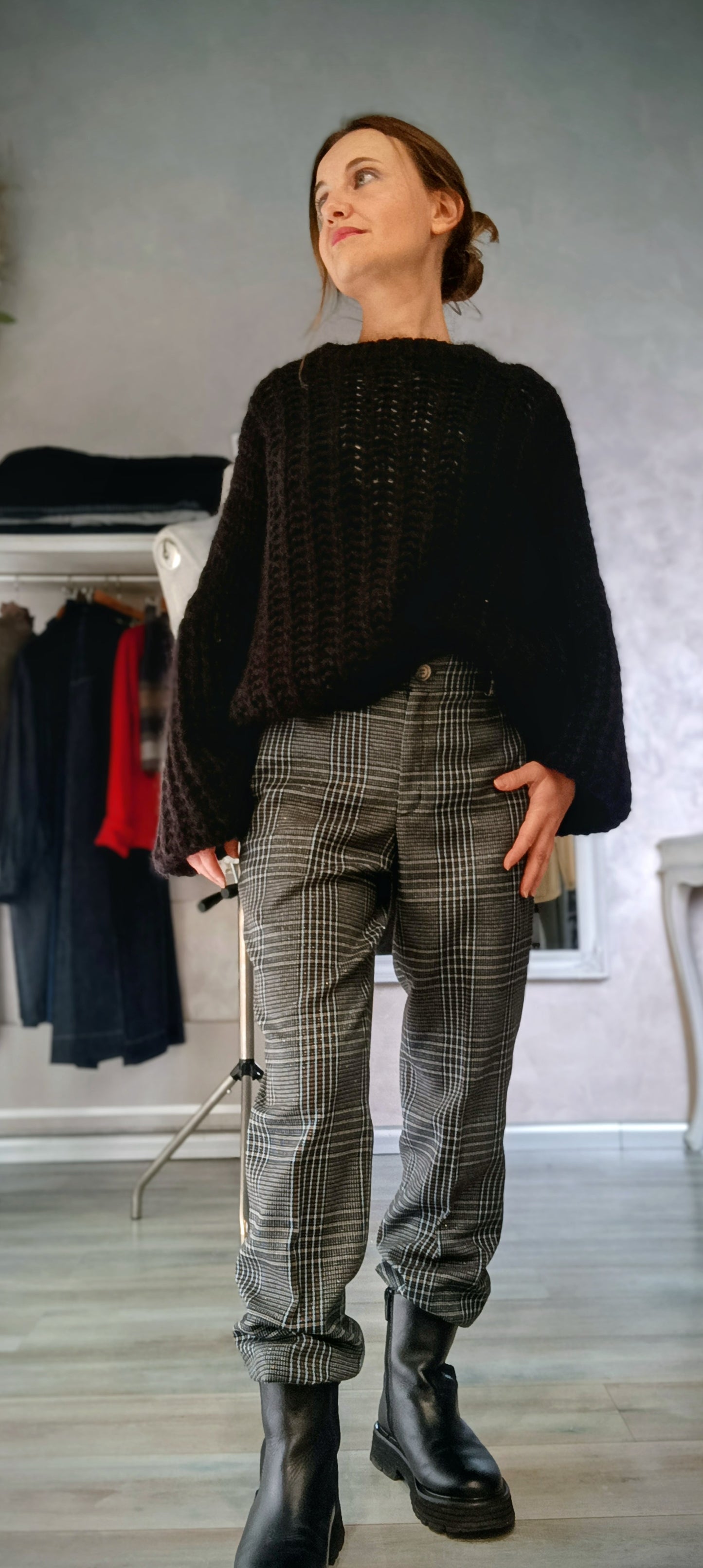 Passanti per cintura e vita elasticizzata del pantalone a quadri Ginevra