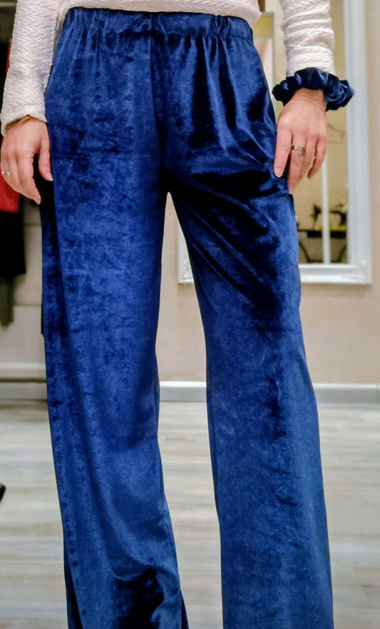 Pantalone dalla linea morbida modello Bianca realizzato in velluto colore ciclamino o bluette