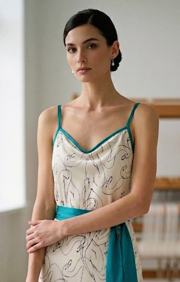 Slip dress Ametista - fuori seta fantasia cigni, interno raso di viscosa turchese - vista frontale intera - Erresse Sartoria