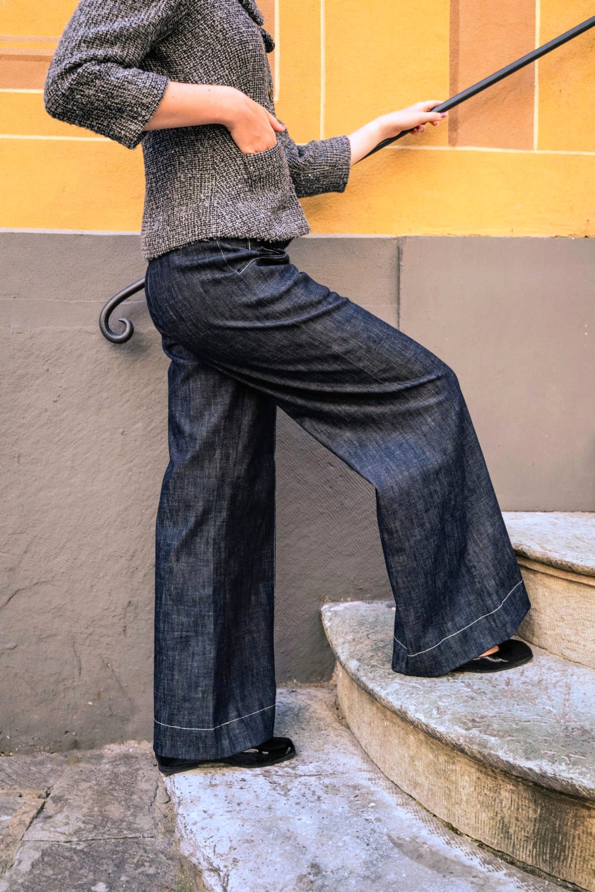 Pantalone Palazzo in Denim Rétro-Chic con Impunture Sartoriali