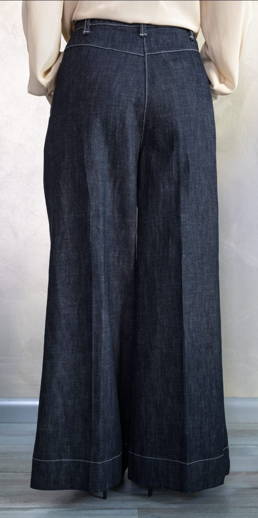Pantalone Palazzo in Denim Rétro-Chic con Impunture Sartoriali