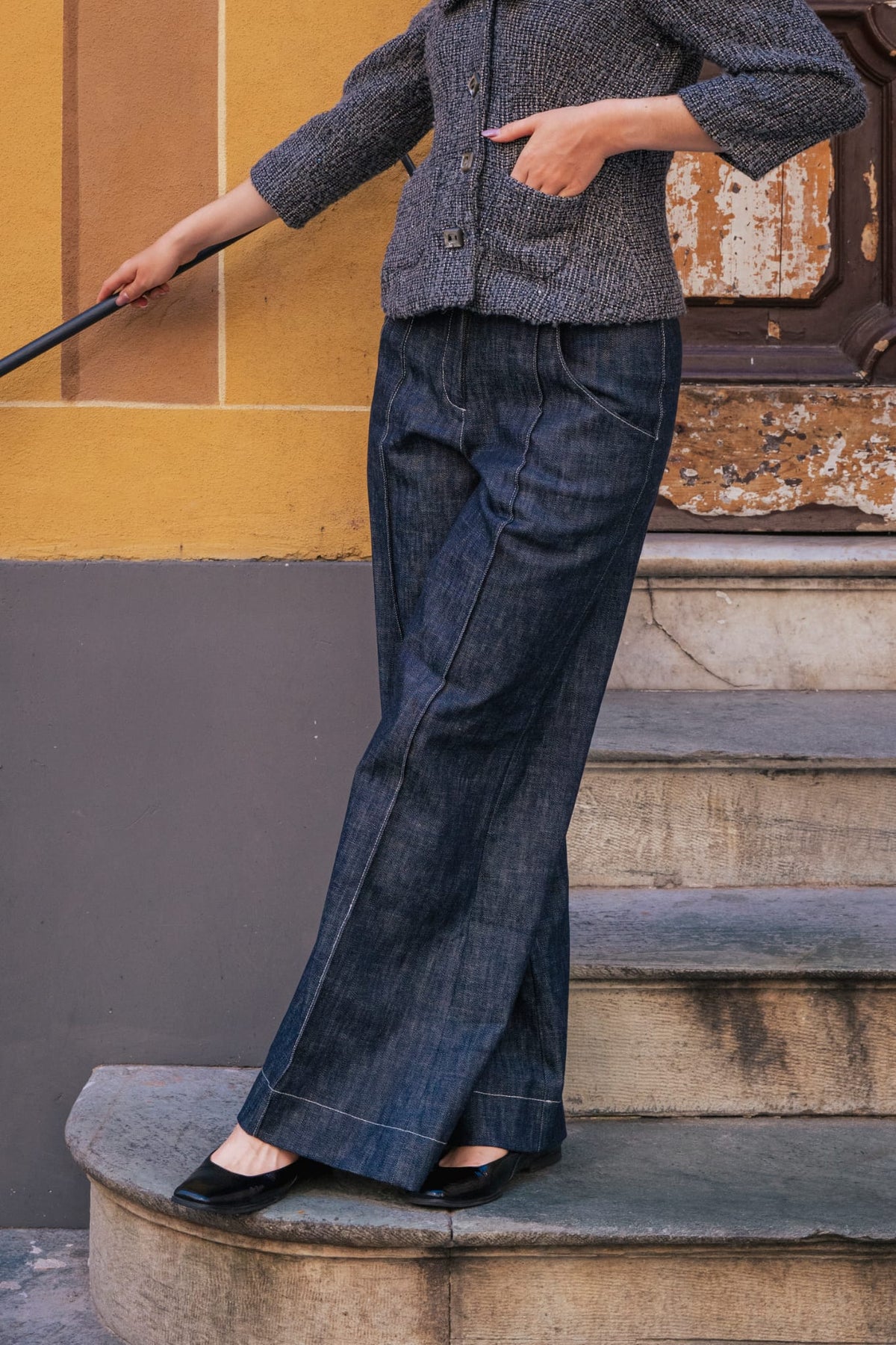 Pantalone Palazzo in Denim Rétro-Chic con Impunture Sartoriali