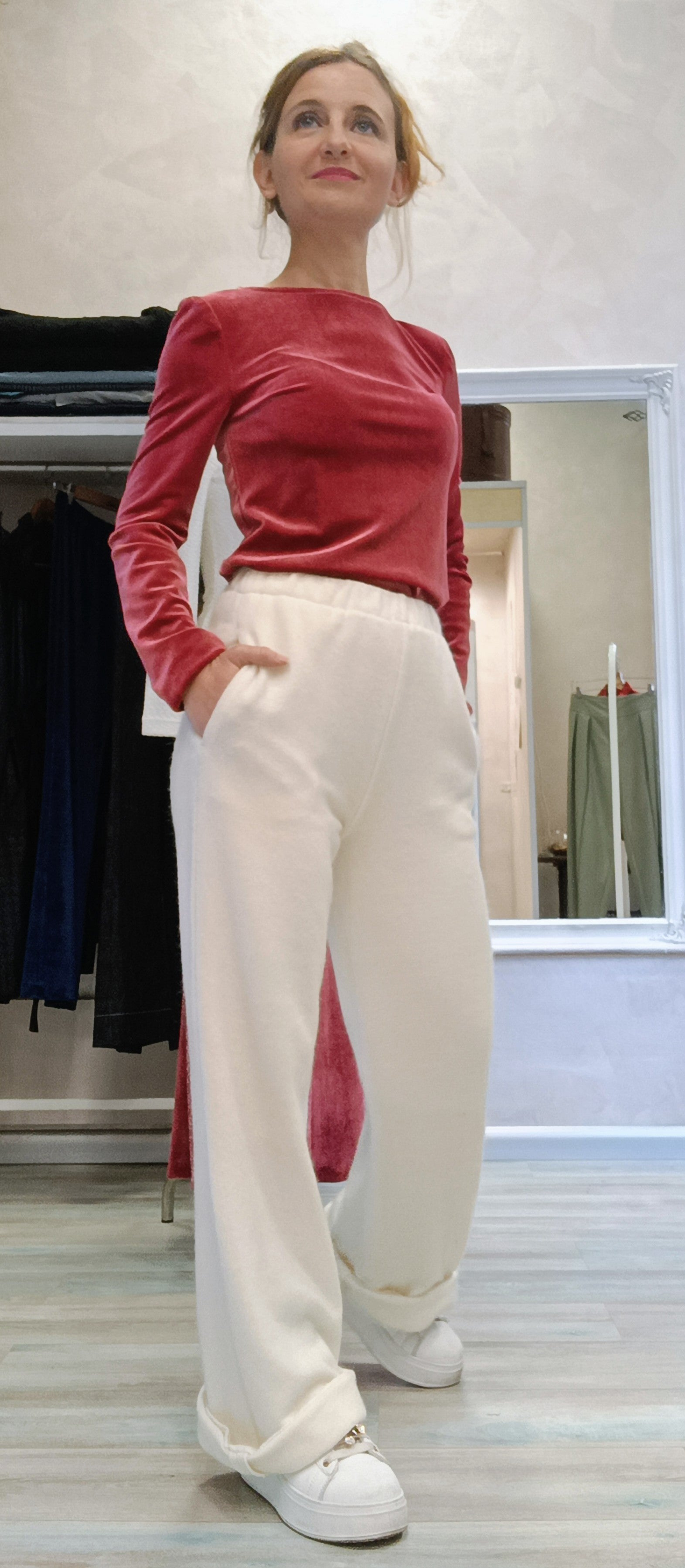 Pantalone modello Bianca avorio, dettaglio lunghezza e taglio