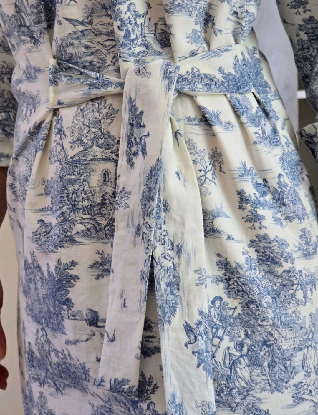 Abito modello Angeina in Toile de Jouy - dettaglio cintura- Erresse Sartoria