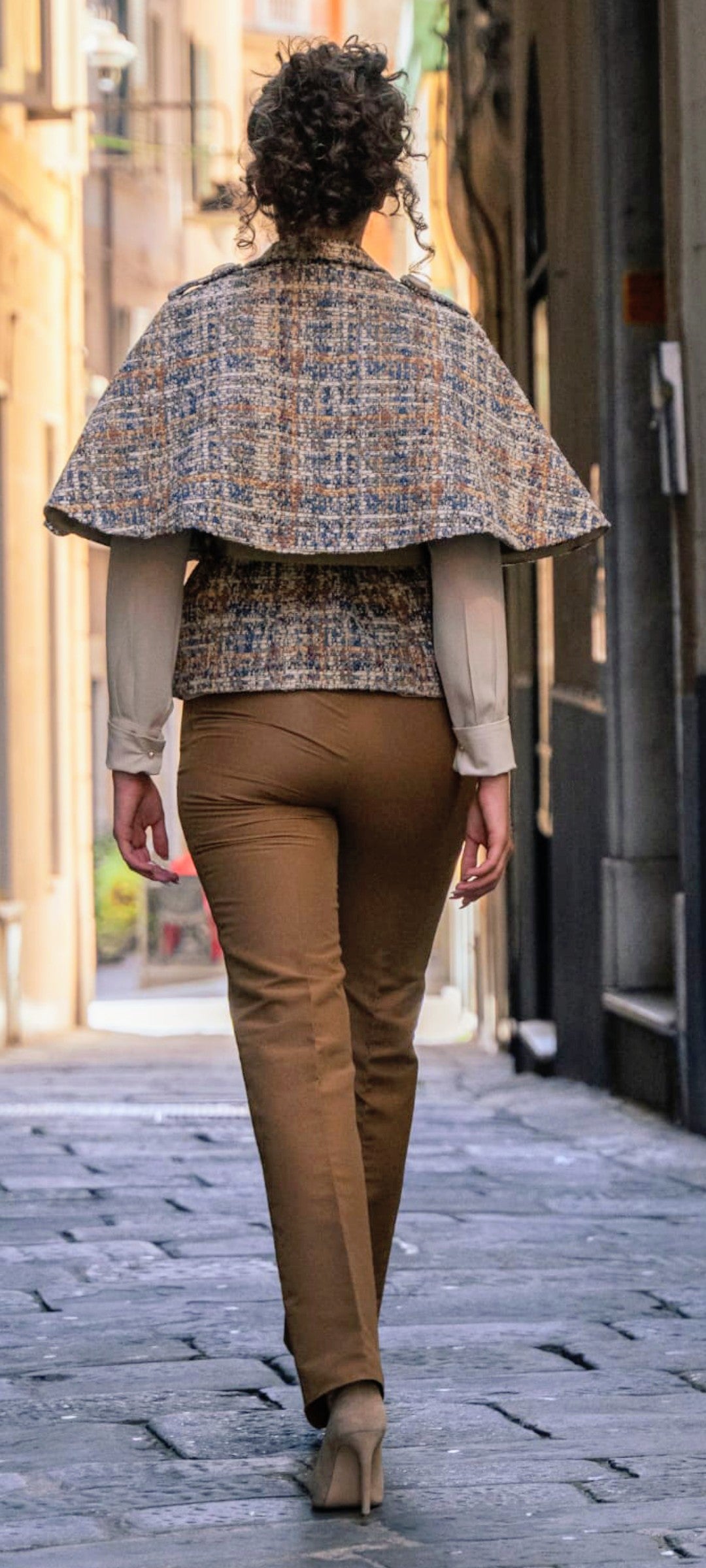 Pantaloni sartoriali slim-fit color coccio/terra di Siena